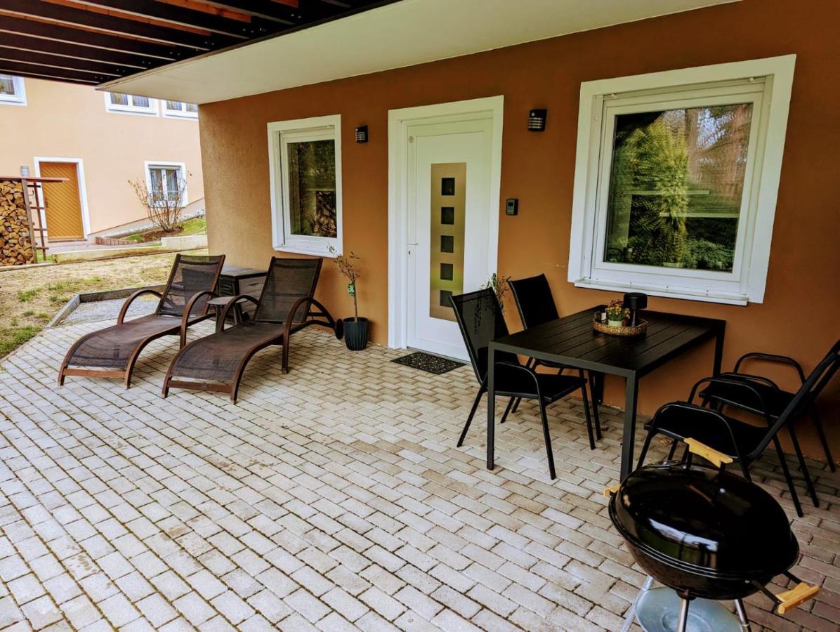 Ferienwohnung Jobst - Ruhig Mit Blick Ins Gruene Nittenau Bagian luar foto