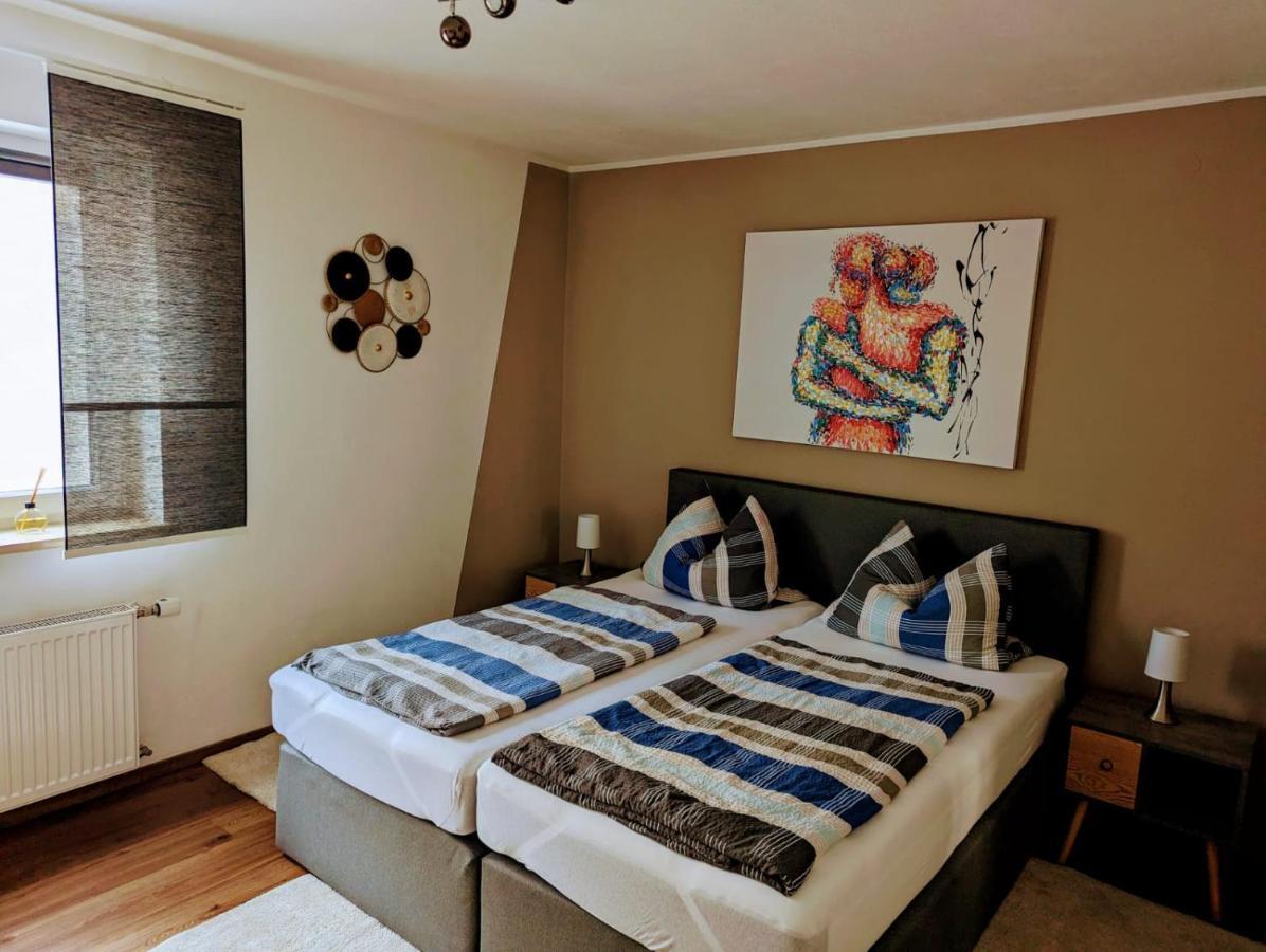Ferienwohnung Jobst - Ruhig Mit Blick Ins Gruene Nittenau Bagian luar foto